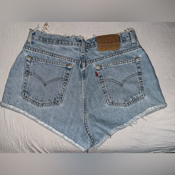 🟣Levi’s Denim Shorts - Picture 2 of 5